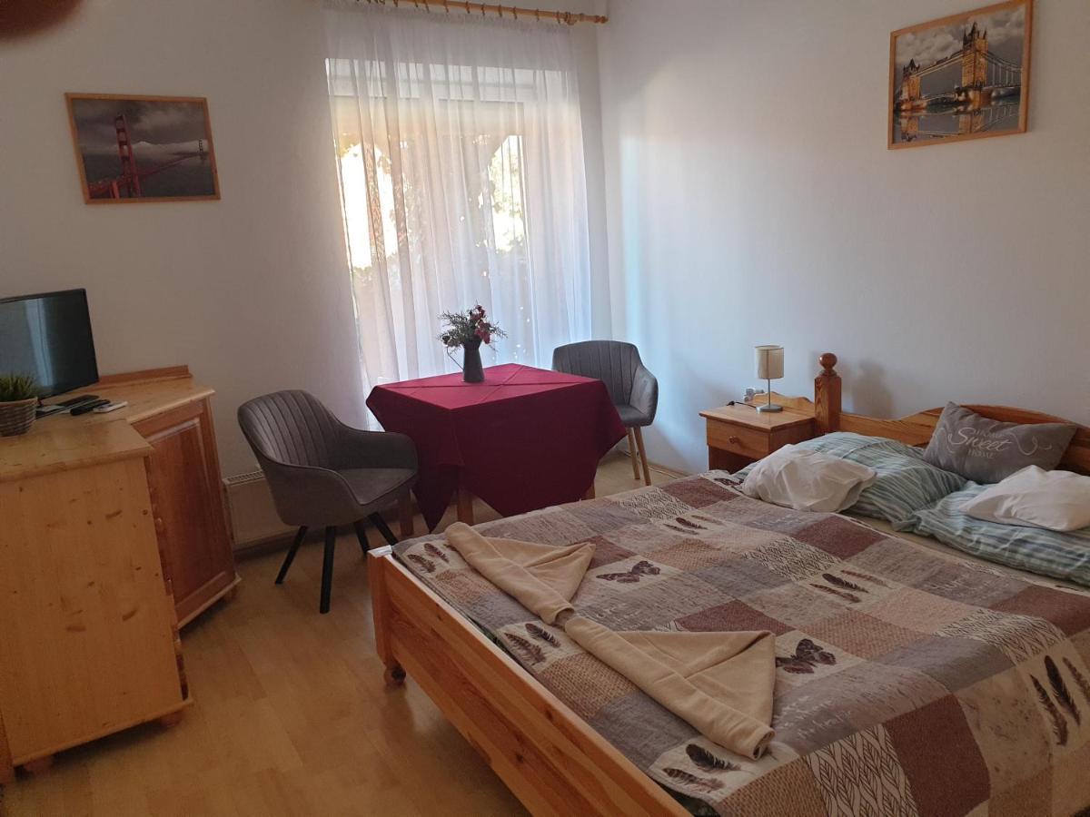 Fonix Panzio Hotel Eger Exterior photo