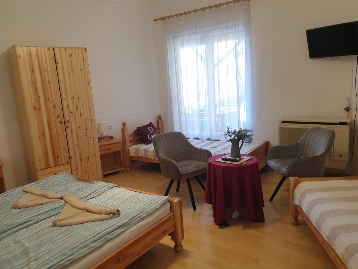 Fonix Panzio Hotel Eger Exterior photo